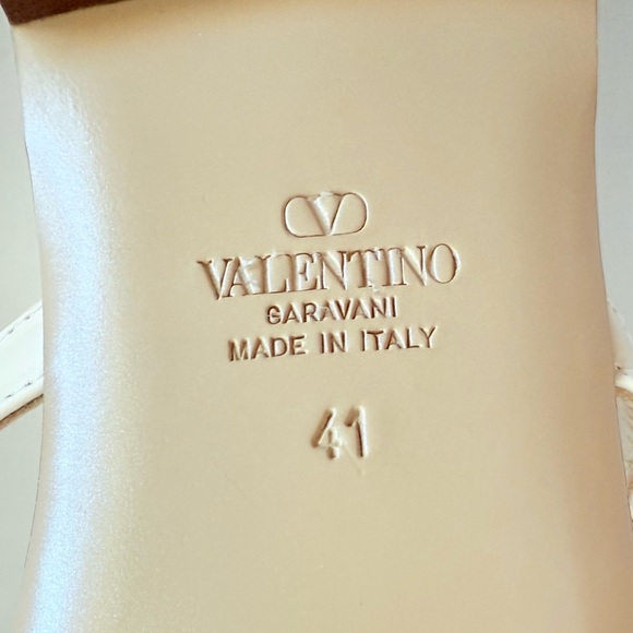 Valentino Garavani Mystic White Gold Strappy Rockstud Flat sandals EU 41 - Picture 6 of 10